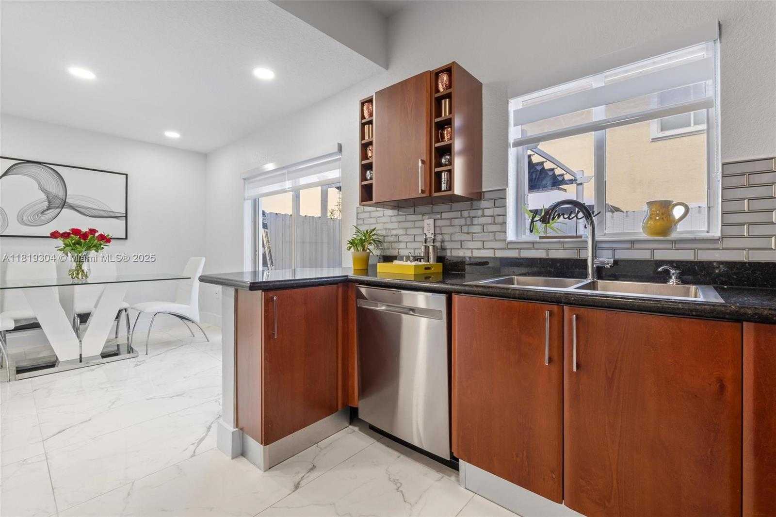 Small Image of 18062 NORTH WEST 74TH CT, Hialeah Number 12