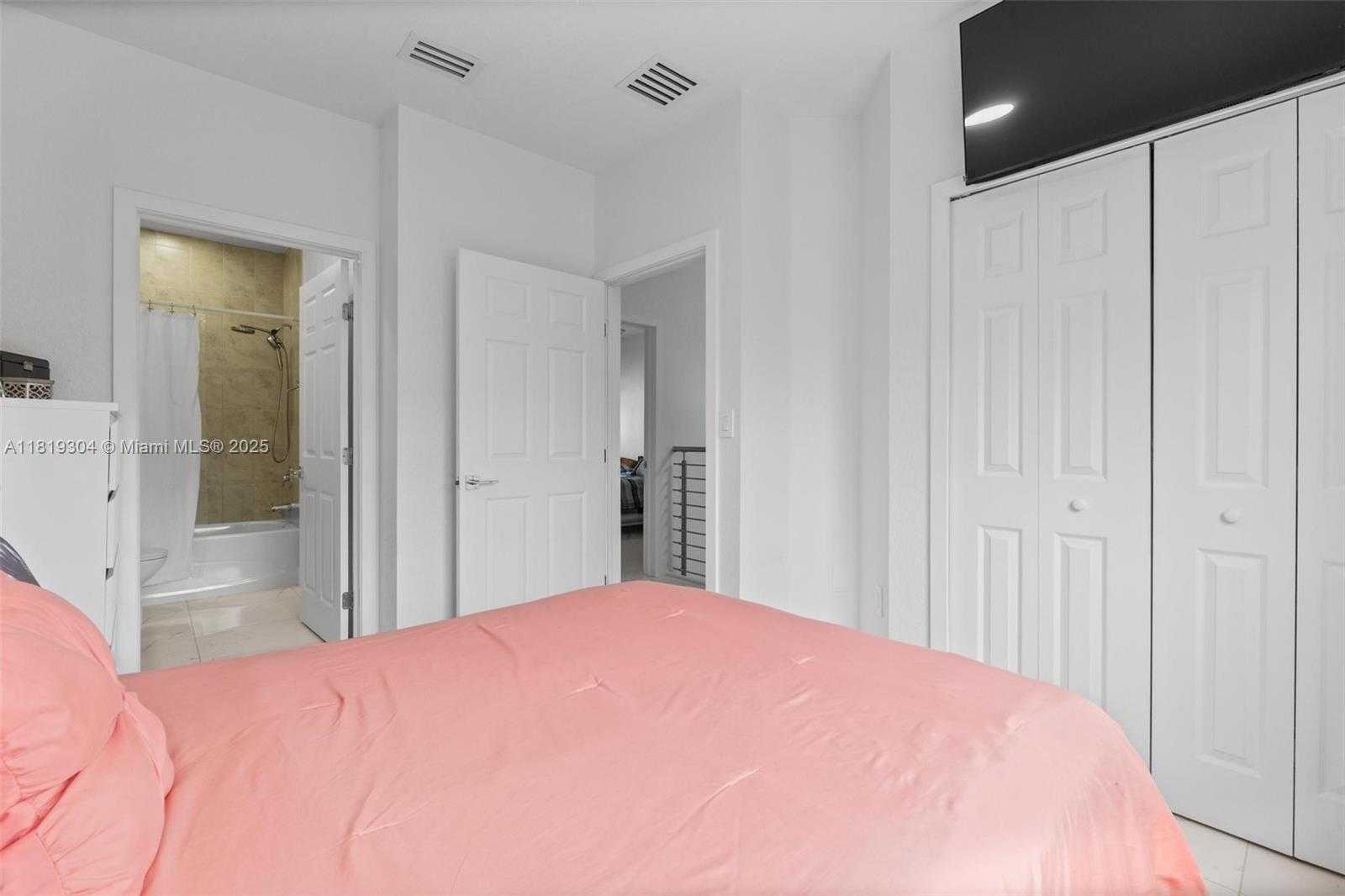 Small Image of 18062 NORTH WEST 74TH CT, Hialeah Number 21
