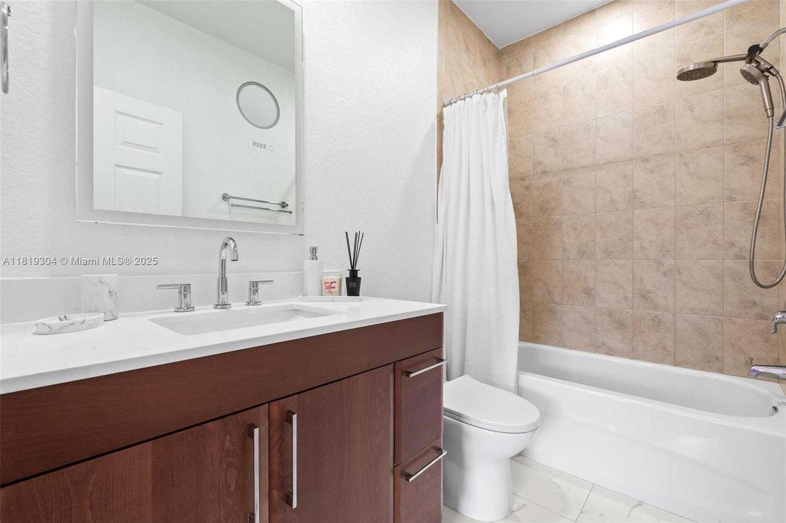 Small Image of 18062 NORTH WEST 74TH CT, Hialeah Number 22