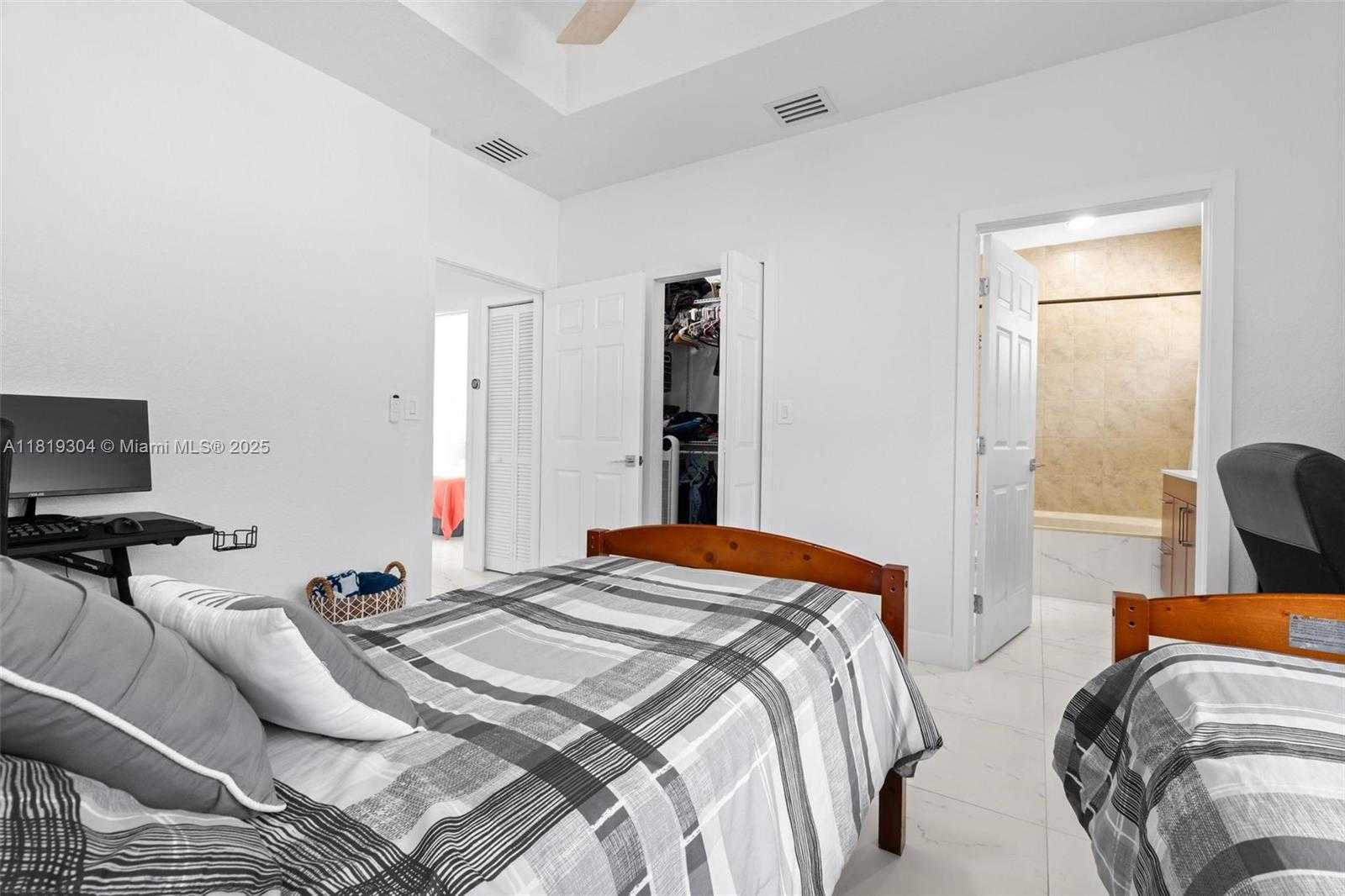 Small Image of 18062 NORTH WEST 74TH CT, Hialeah Number 24