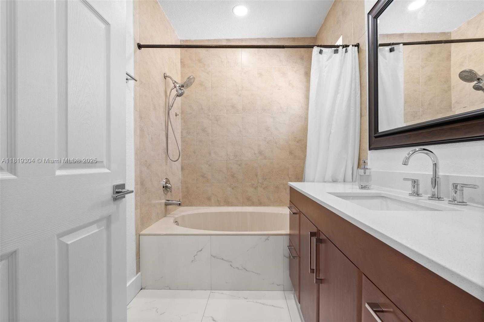 Small Image of 18062 NORTH WEST 74TH CT, Hialeah Number 25