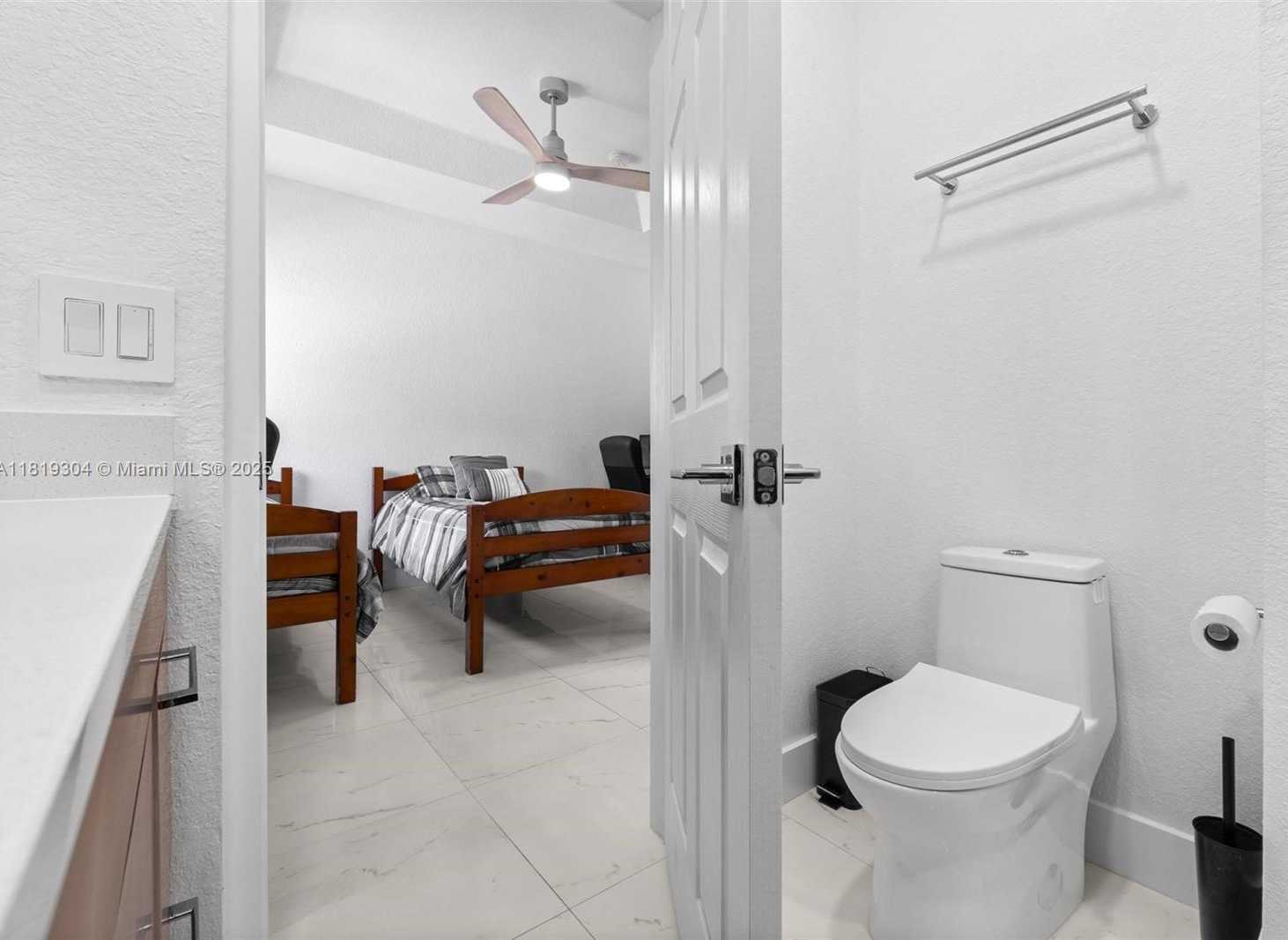 Small Image of 18062 NORTH WEST 74TH CT, Hialeah Number 26