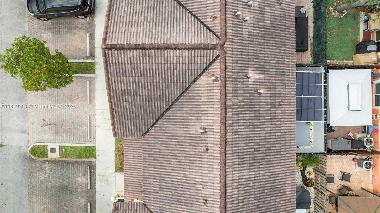 Small Image of 18062 NORTH WEST 74TH CT, Hialeah Number 34