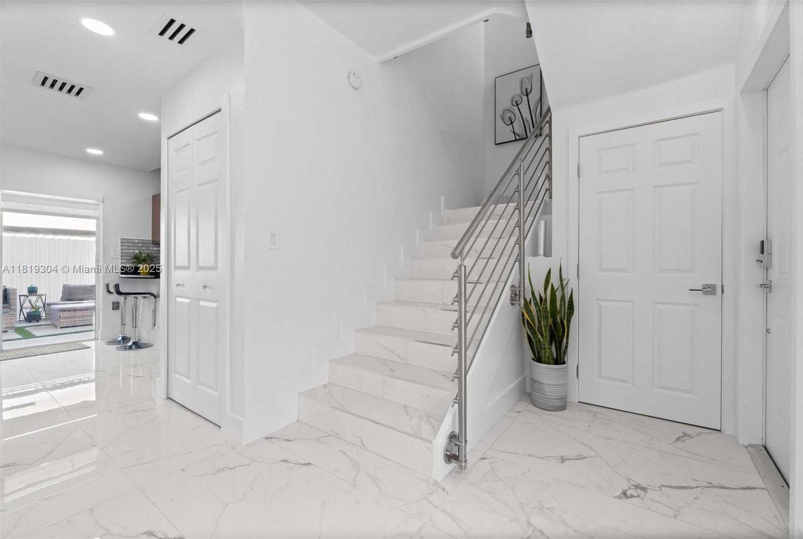 Small Image of 18062 NORTH WEST 74TH CT, Hialeah Number 4