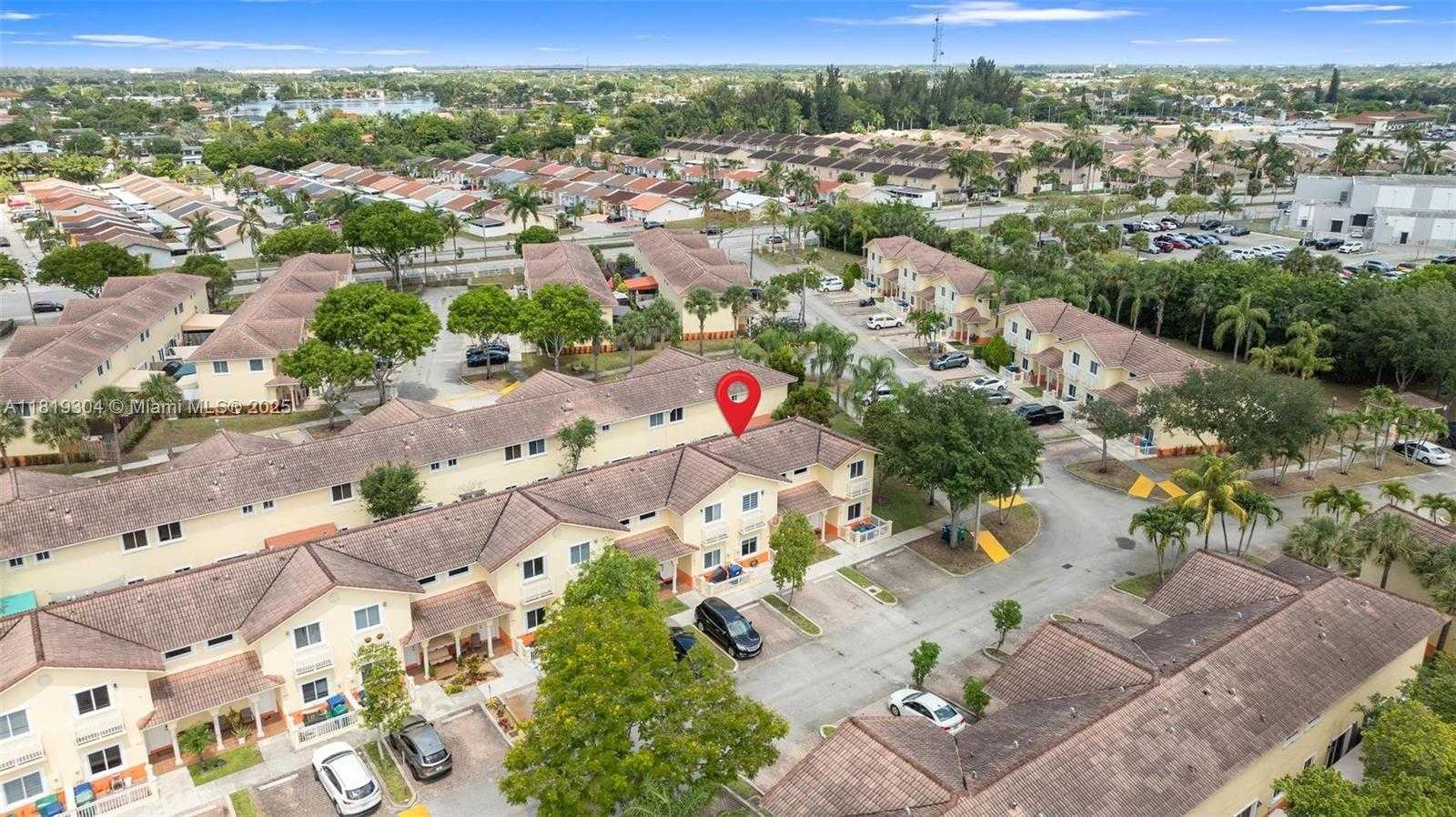 Small Image of 18062 NORTH WEST 74TH CT, Hialeah Number 41