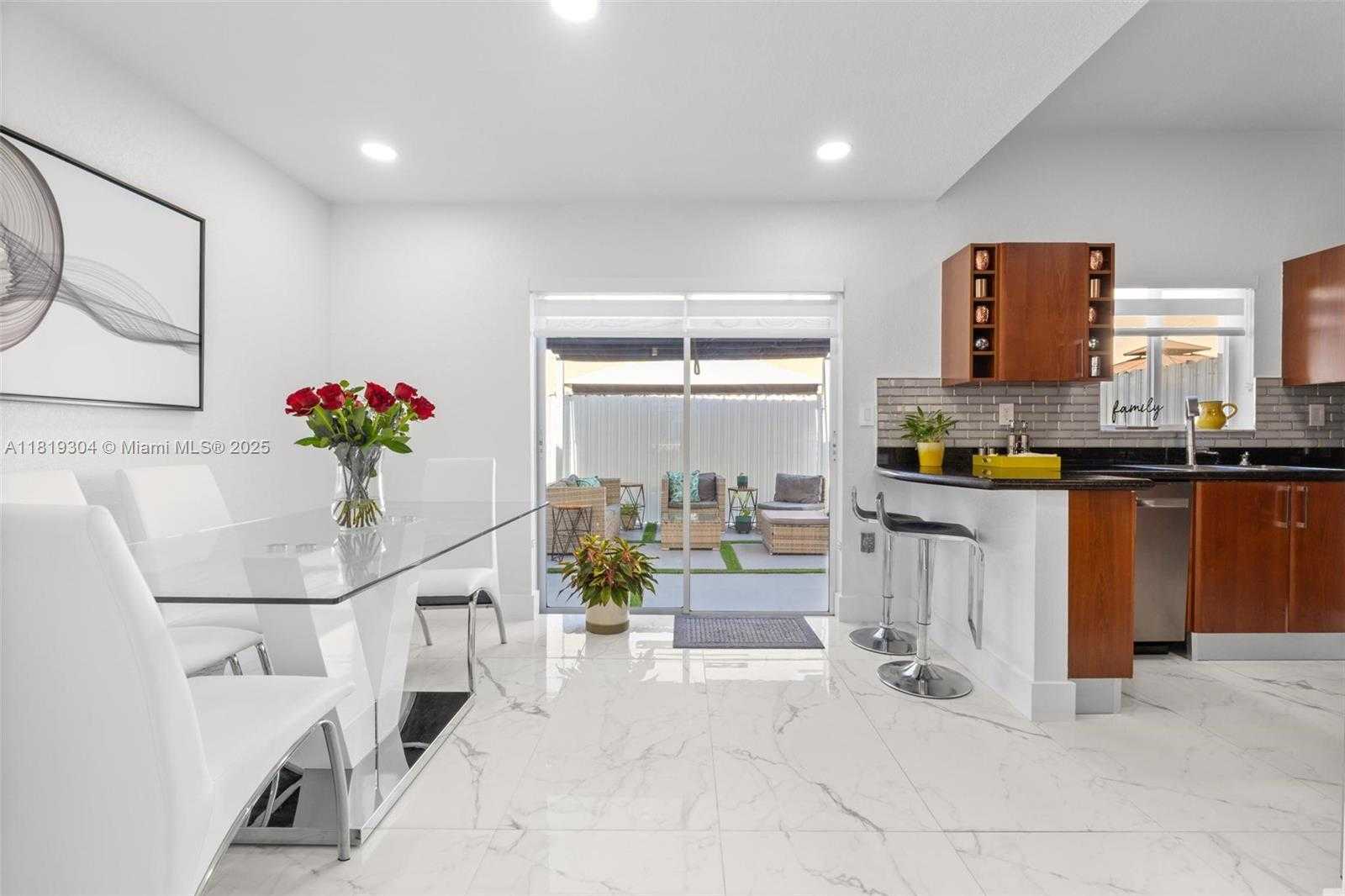 Small Image of 18062 NORTH WEST 74TH CT, Hialeah Number 7