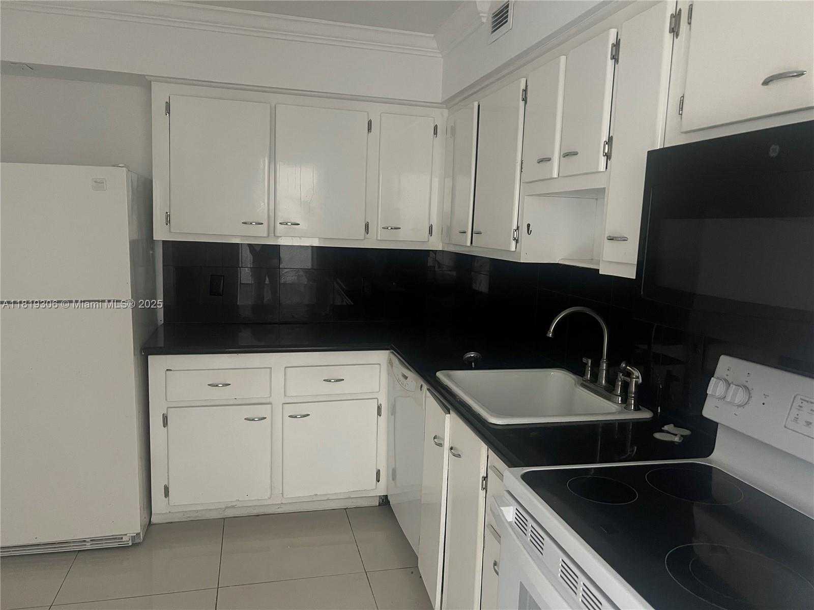 Small Image of 6770 INDIAN CREEK DR #6D, Miami Beach Number 8