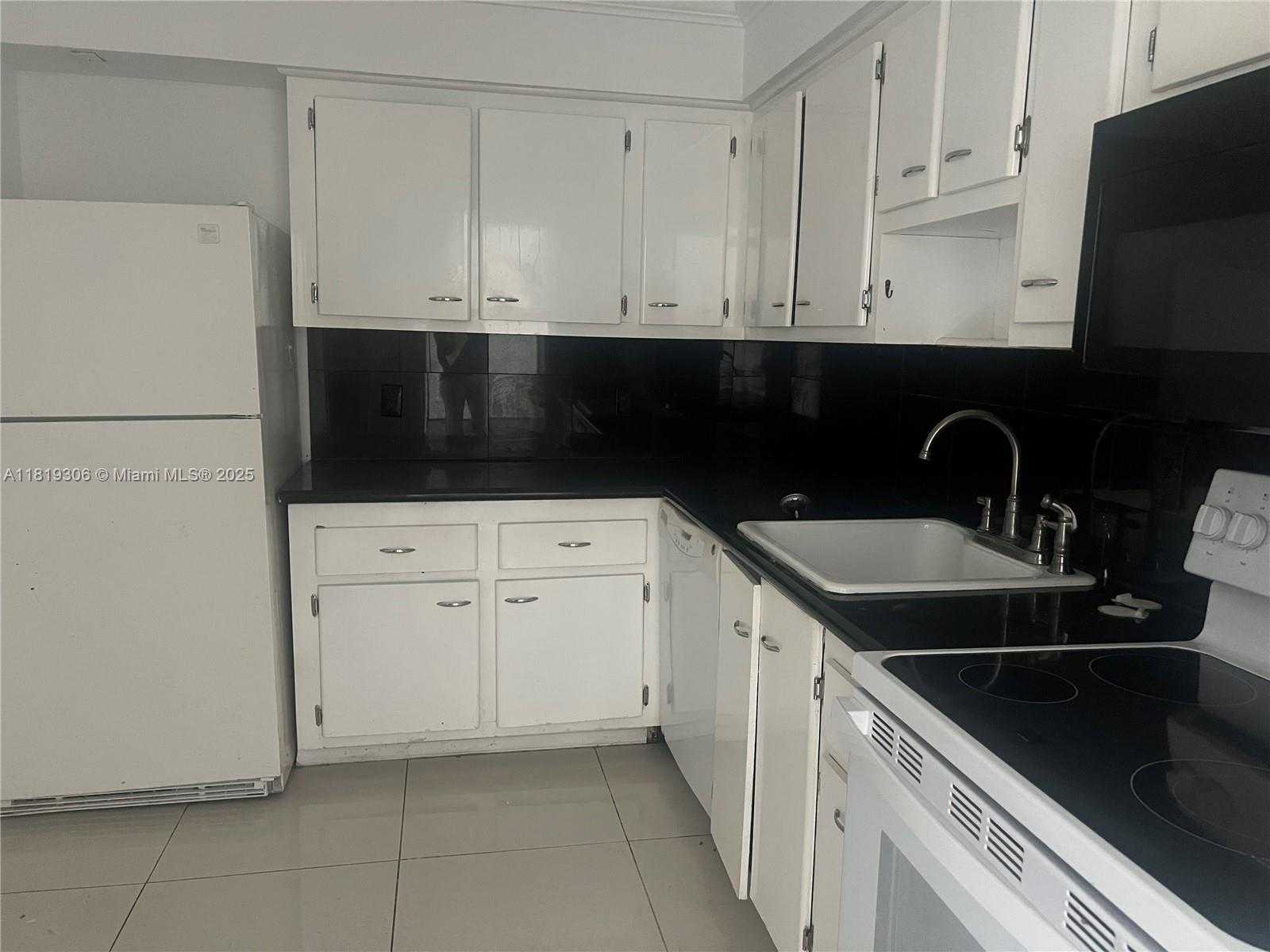 Small Image of 6770 INDIAN CREEK DR #6D, Miami Beach Number 9