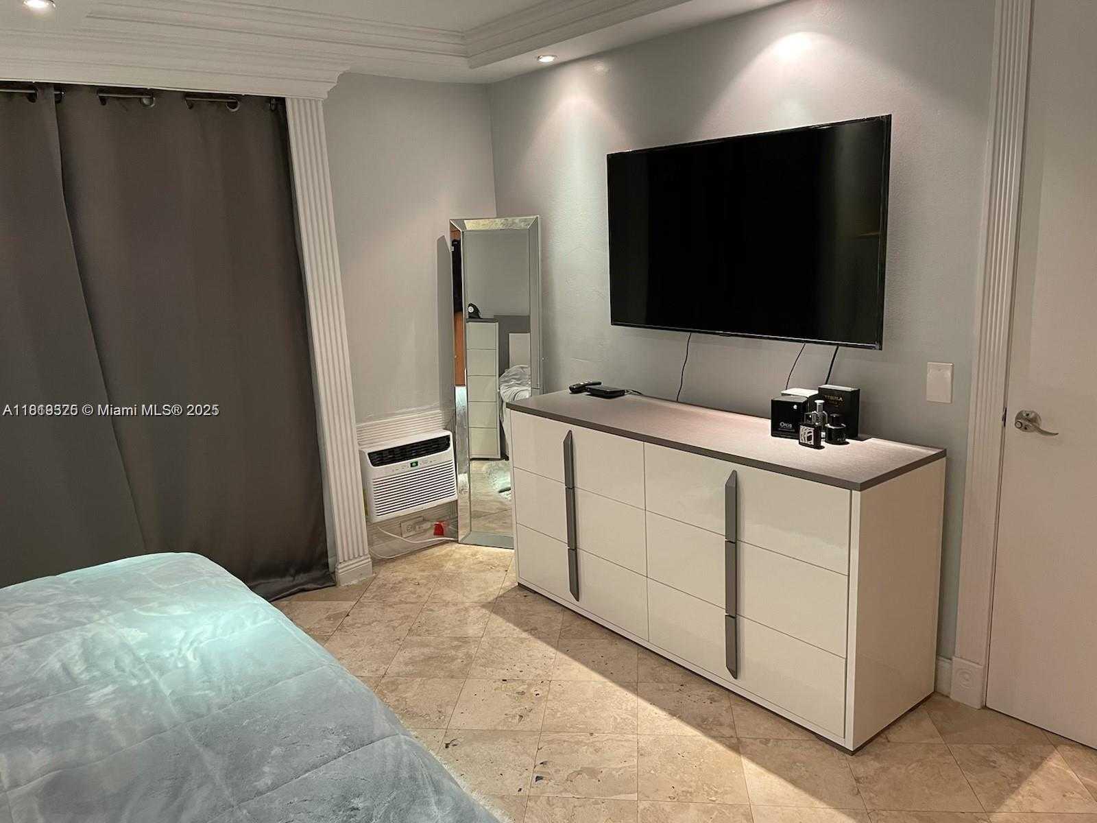 Small Image of 7904 WEST DR #401, North Bay Village Number 7