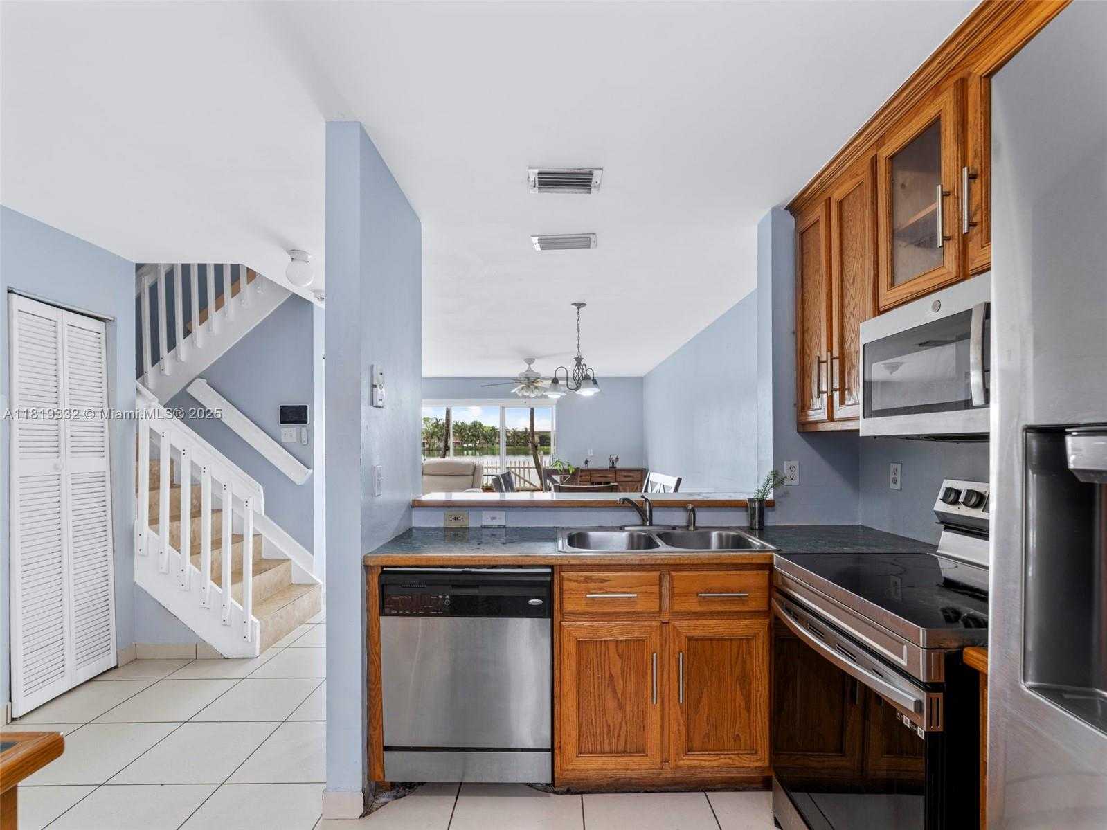 Small Image of 17337 SOUTH WEST 140TH CT, Miami Number 10