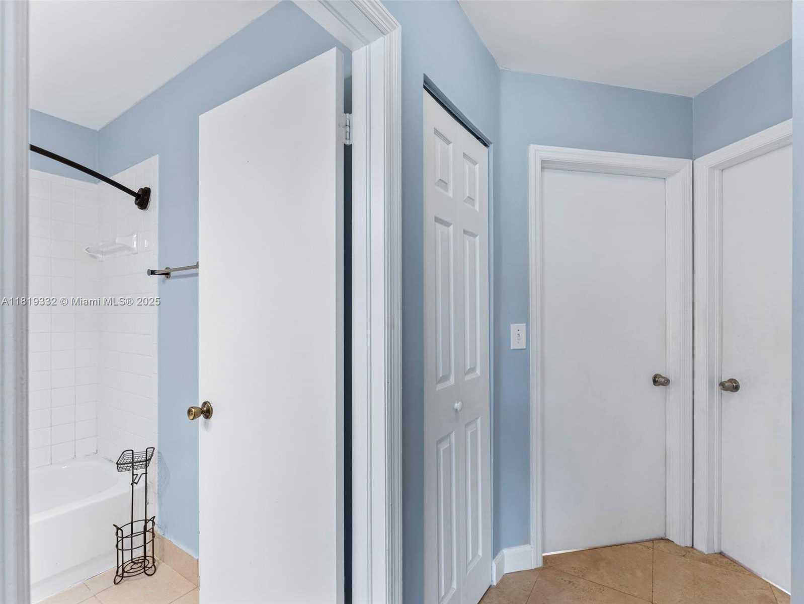 Small Image of 17337 SOUTH WEST 140TH CT, Miami Number 25