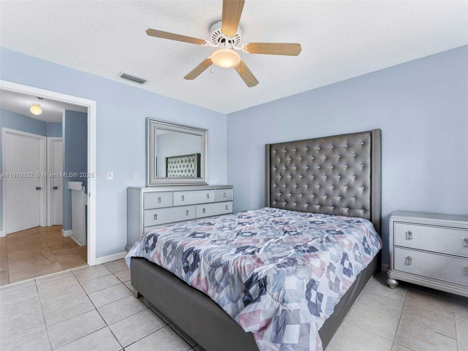Small Image of 17337 SOUTH WEST 140TH CT, Miami Number 31