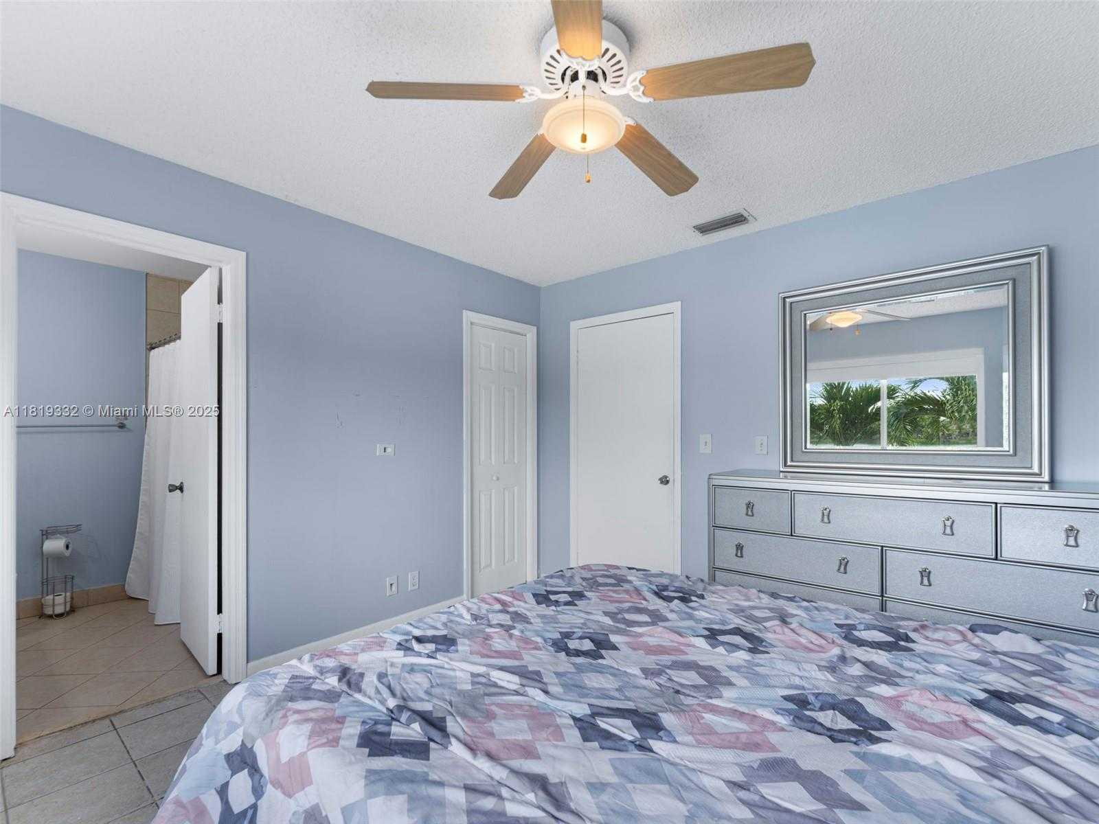Small Image of 17337 SOUTH WEST 140TH CT, Miami Number 32