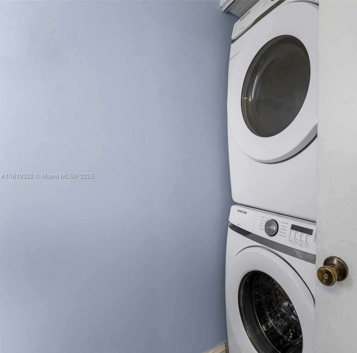 Small Image of 17337 SOUTH WEST 140TH CT, Miami Number 7
