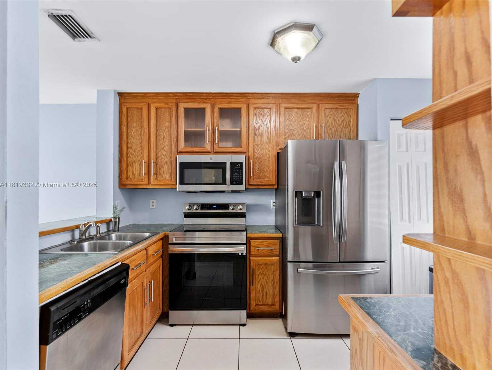 Small Image of 17337 SOUTH WEST 140TH CT, Miami Number 8