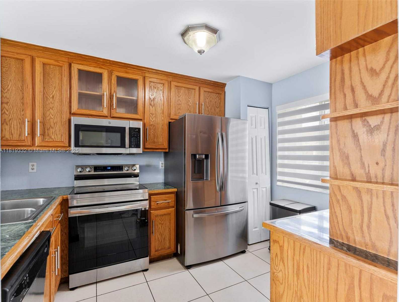 Small Image of 17337 SOUTH WEST 140TH CT, Miami Number 9