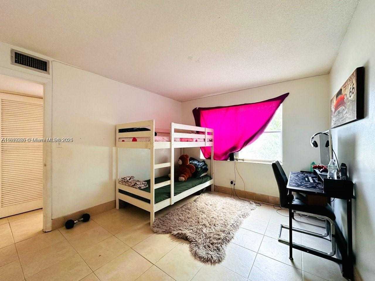 Small Image of 2420 JOHNSON ST #202, Hollywood Number 11
