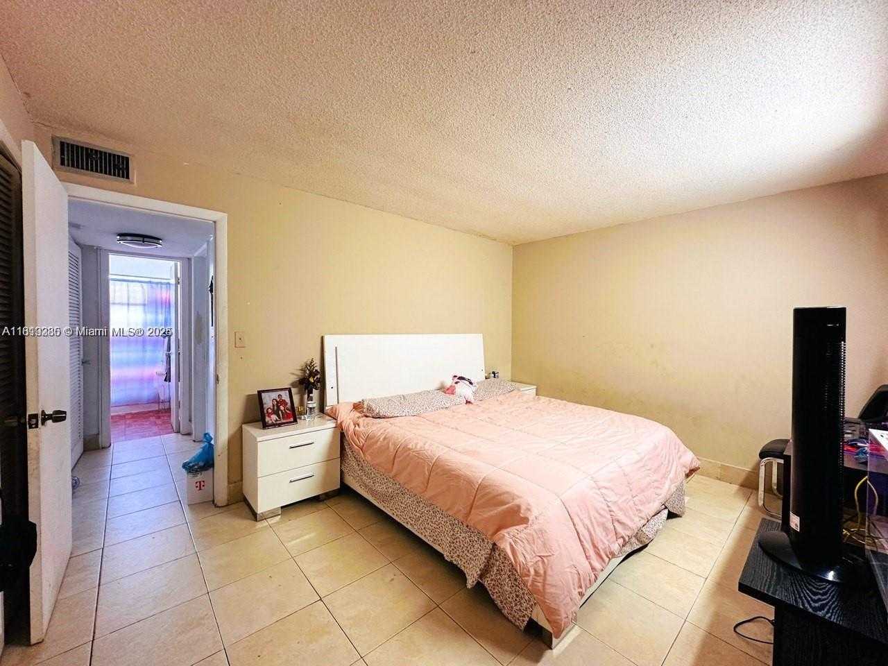 Small Image of 2420 JOHNSON ST #202, Hollywood Number 13