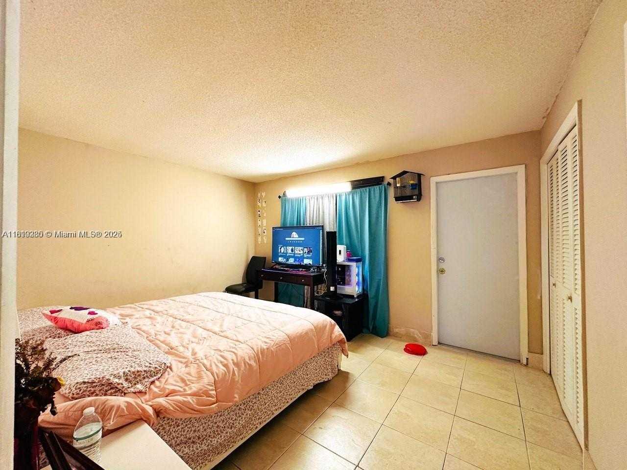 Small Image of 2420 JOHNSON ST #202, Hollywood Number 14