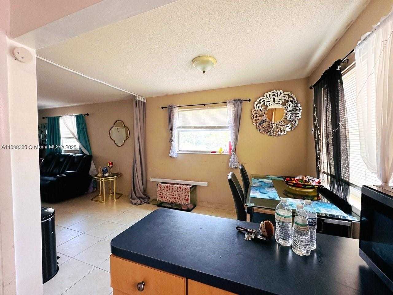 Small Image of 2420 JOHNSON ST #202, Hollywood Number 4