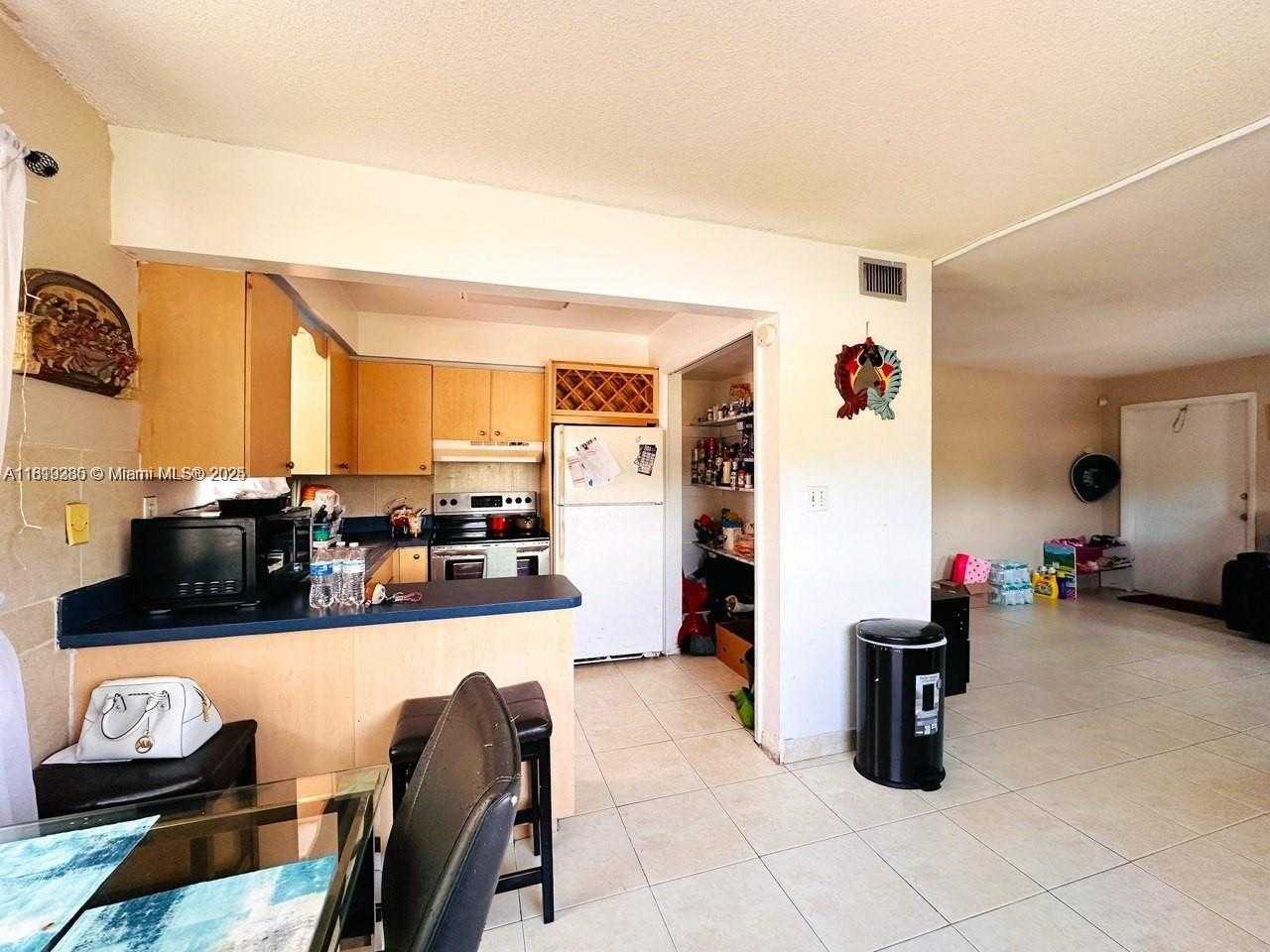 Small Image of 2420 JOHNSON ST #202, Hollywood Number 5