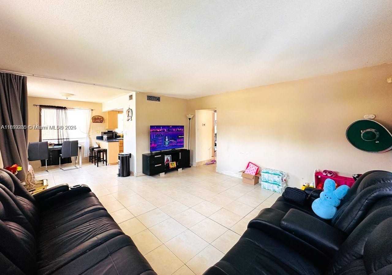 Small Image of 2420 JOHNSON ST #202, Hollywood Number 7