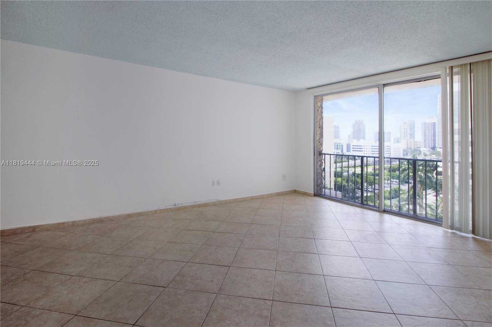 Small Image of 800 WEST AVE #937, Miami Beach Number 3