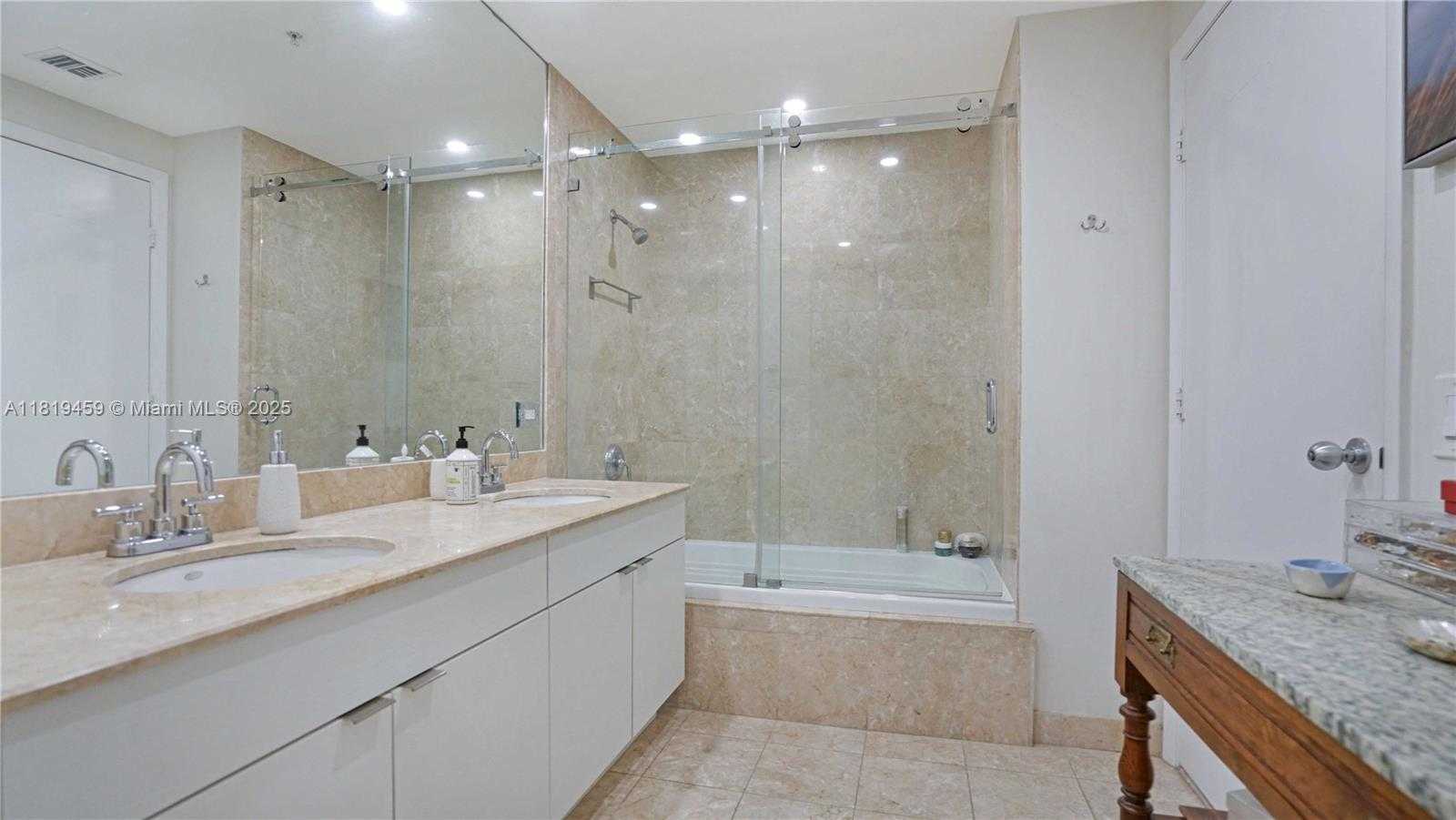 Small Image of 801 BRICKELL KEY BLVD #2210, Miami Number 21