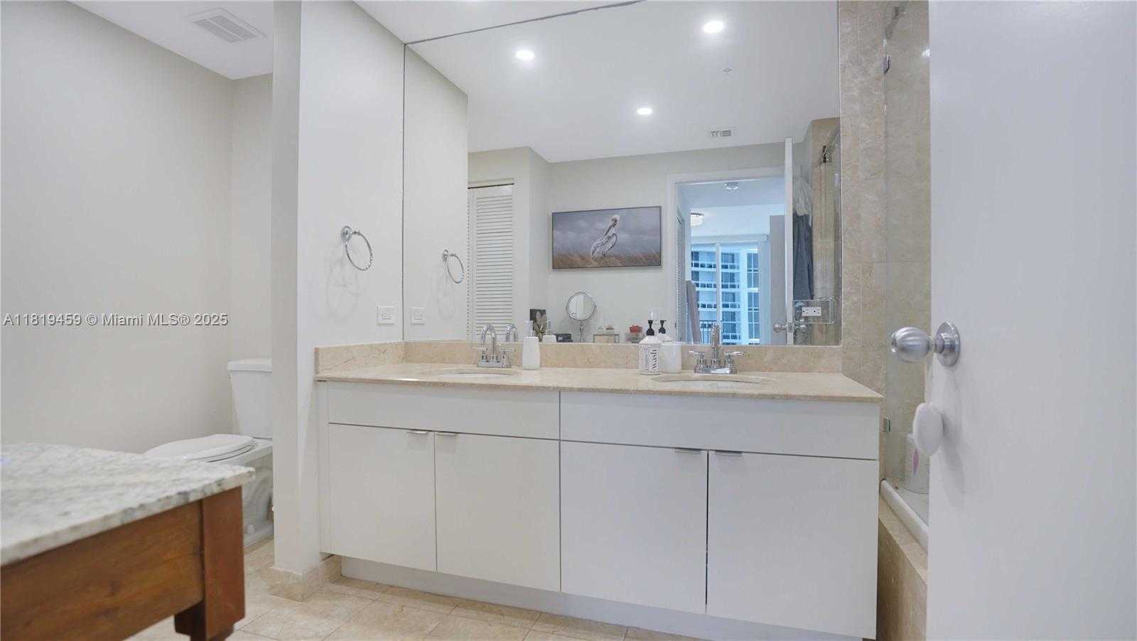 Small Image of 801 BRICKELL KEY BLVD #2210, Miami Number 22