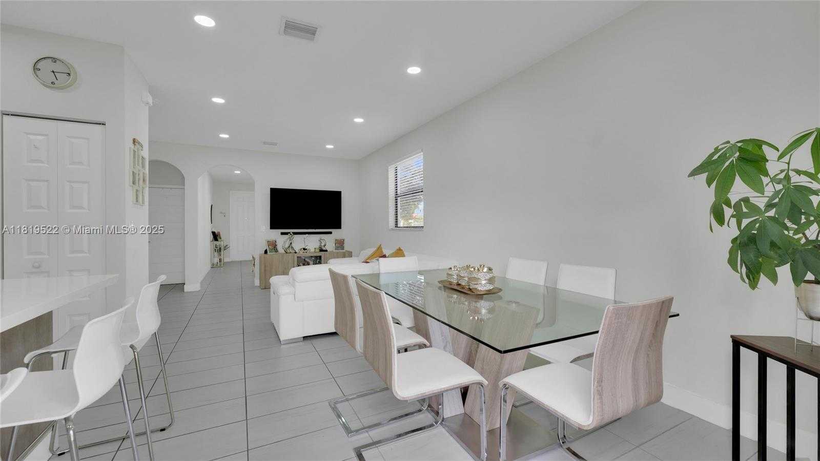 Small Image of 10380 NORTH WEST 88TH TER, Doral Number 11