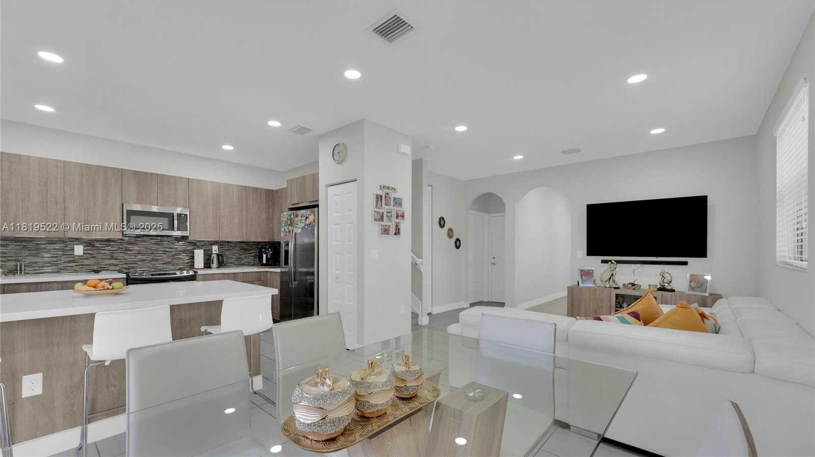 Small Image of 10380 NORTH WEST 88TH TER, Doral Number 12