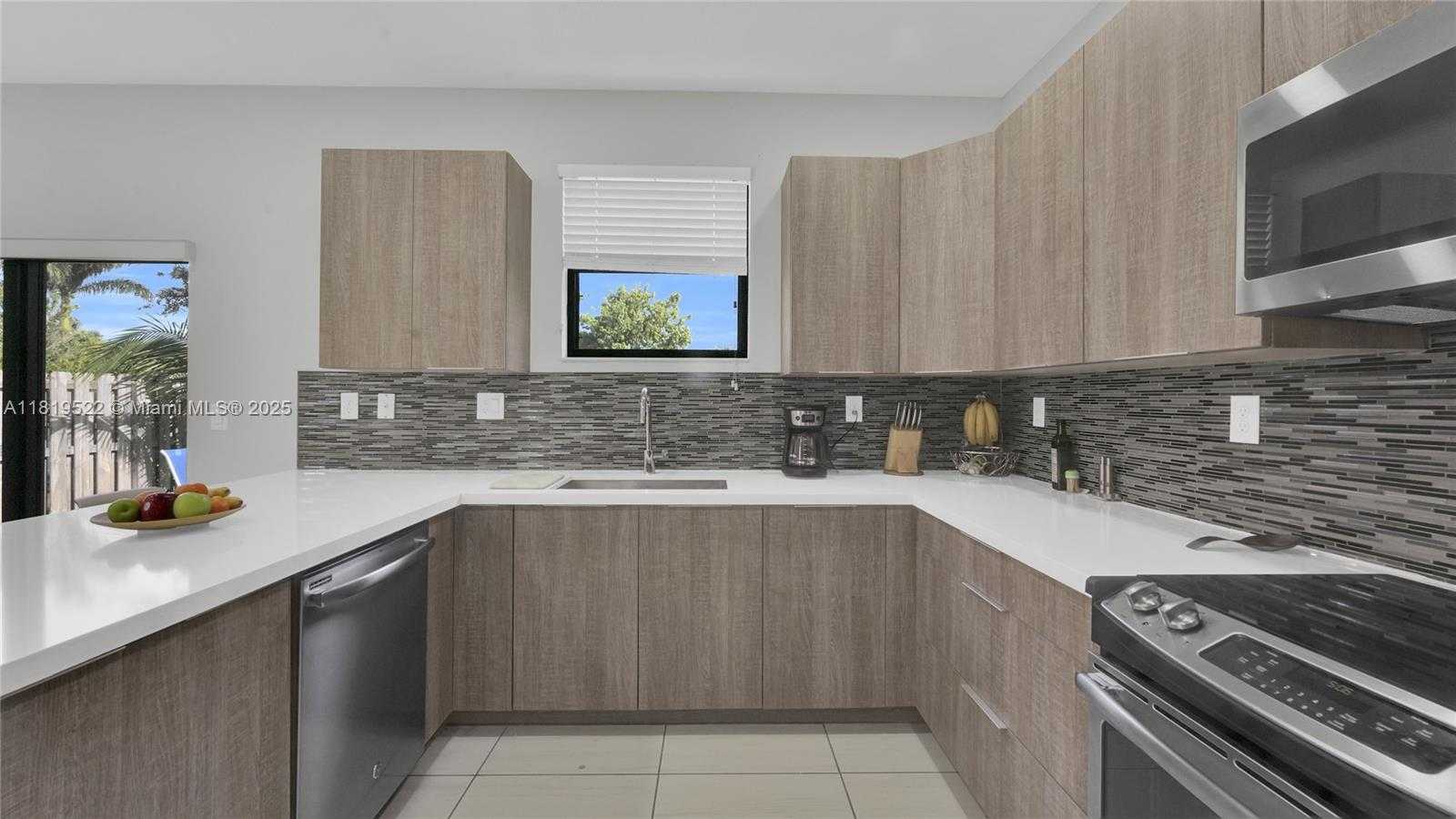 Small Image of 10380 NORTH WEST 88TH TER, Doral Number 15