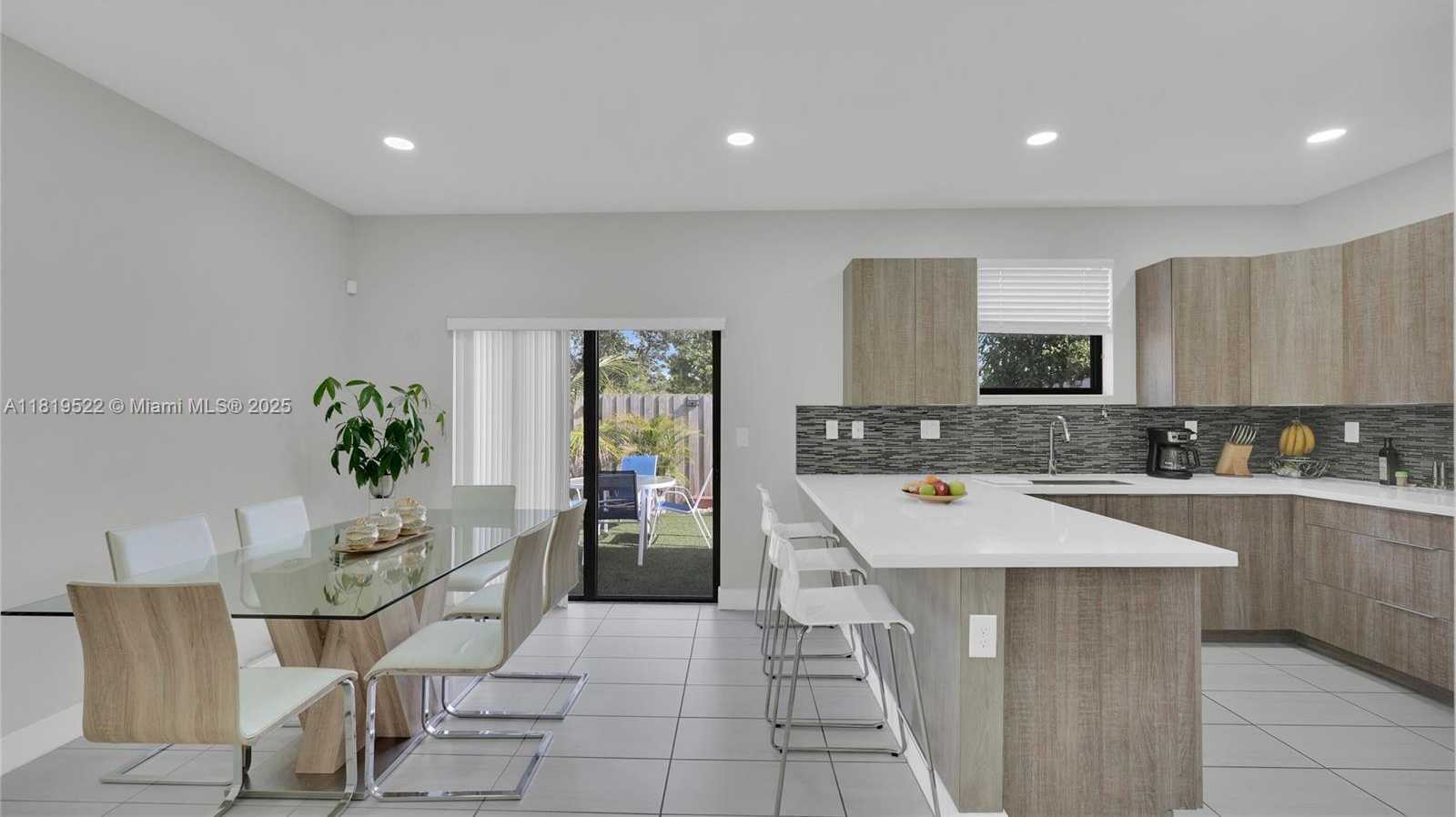 Small Image of 10380 NORTH WEST 88TH TER, Doral Number 17