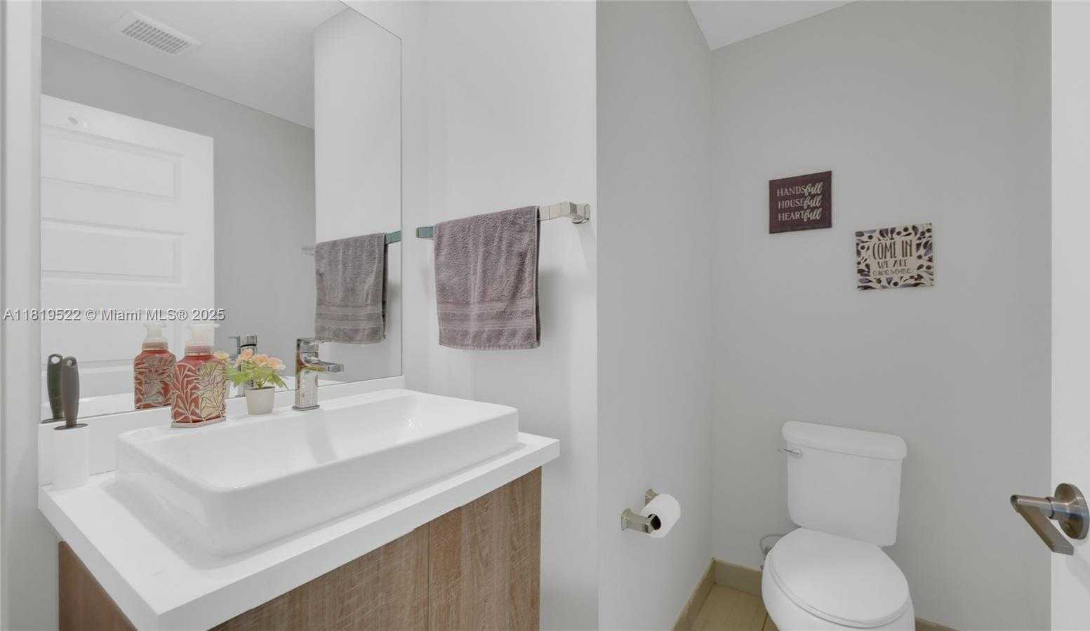 Small Image of 10380 NORTH WEST 88TH TER, Doral Number 31