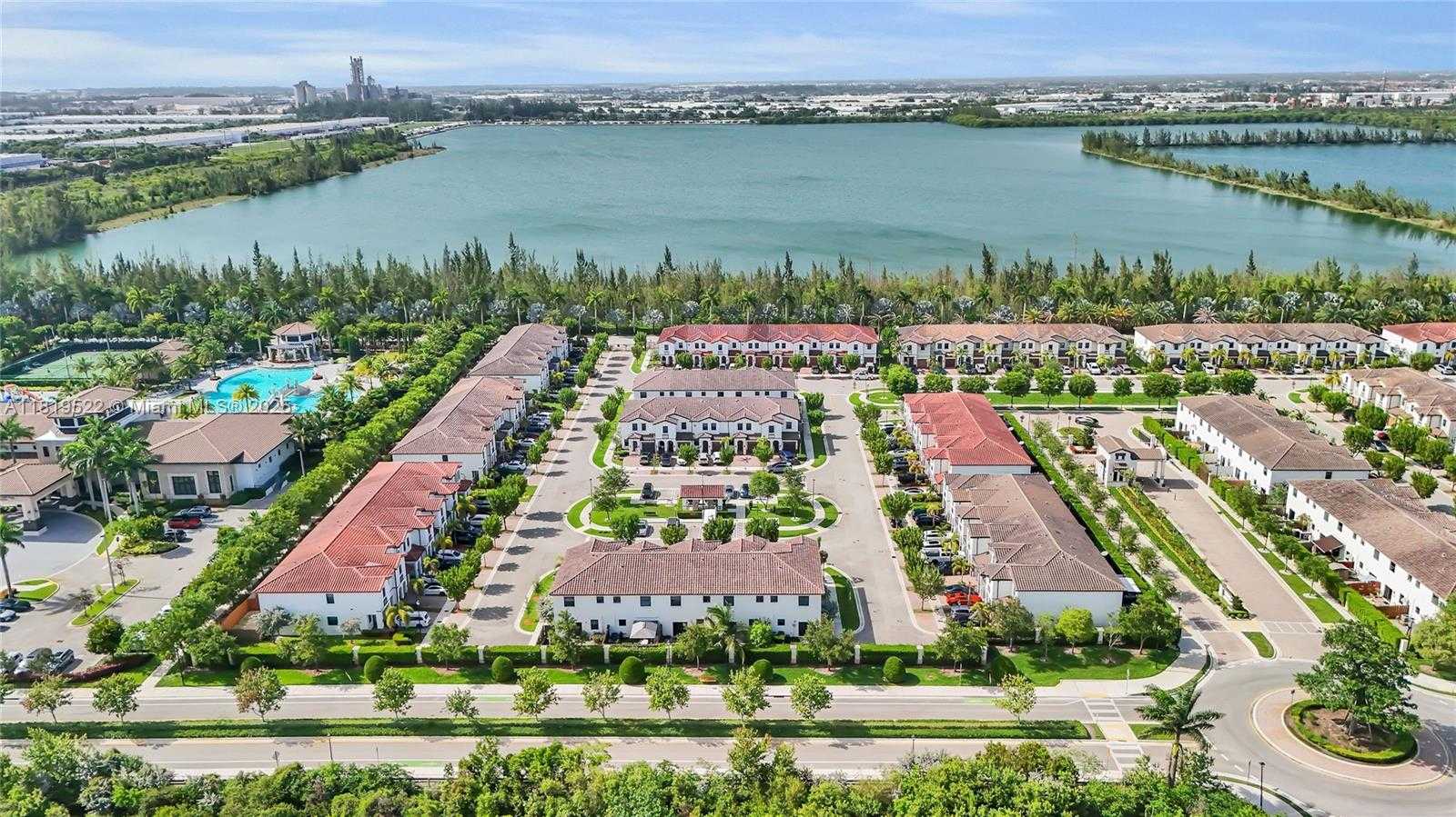 Small Image of 10380 NORTH WEST 88TH TER, Doral Number 56