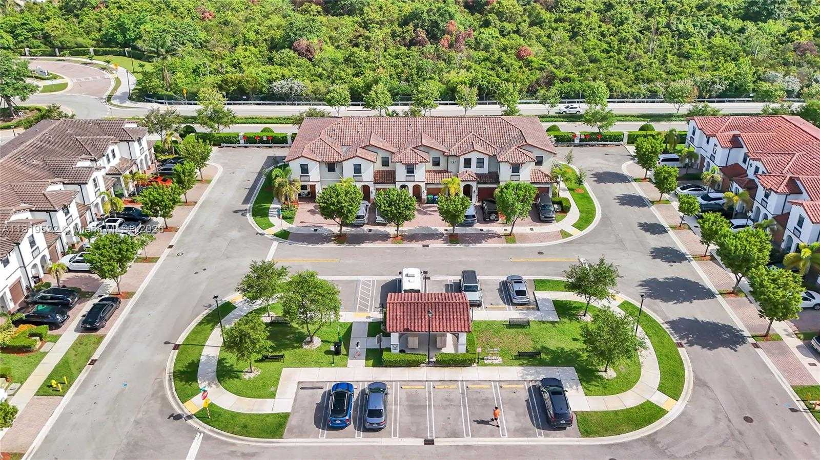 Small Image of 10380 NORTH WEST 88TH TER, Doral Number 57