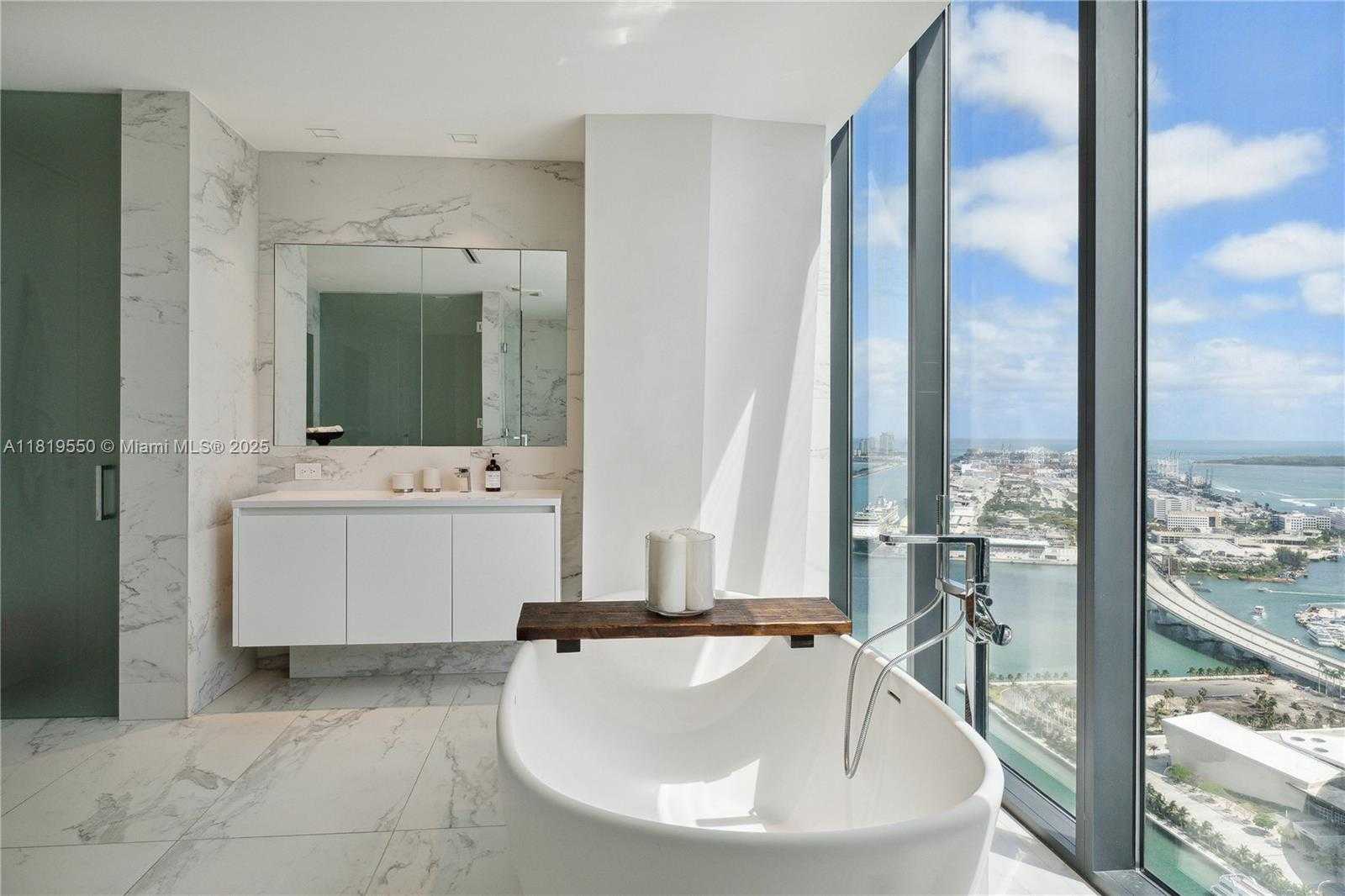 Small Image of 1000 BISCAYNE BLVD #4401, Miami Number 11
