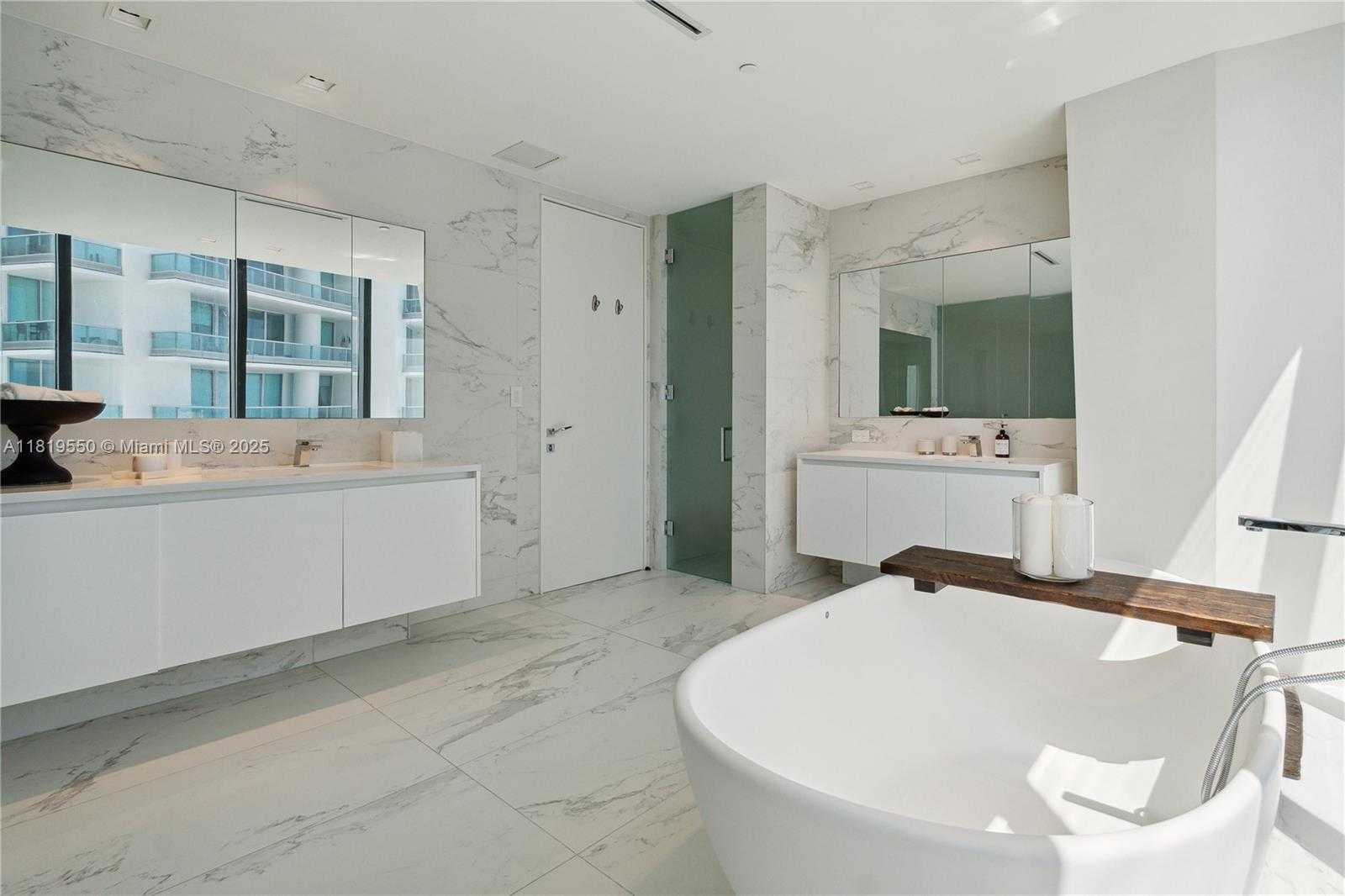 Small Image of 1000 BISCAYNE BLVD #4401, Miami Number 12