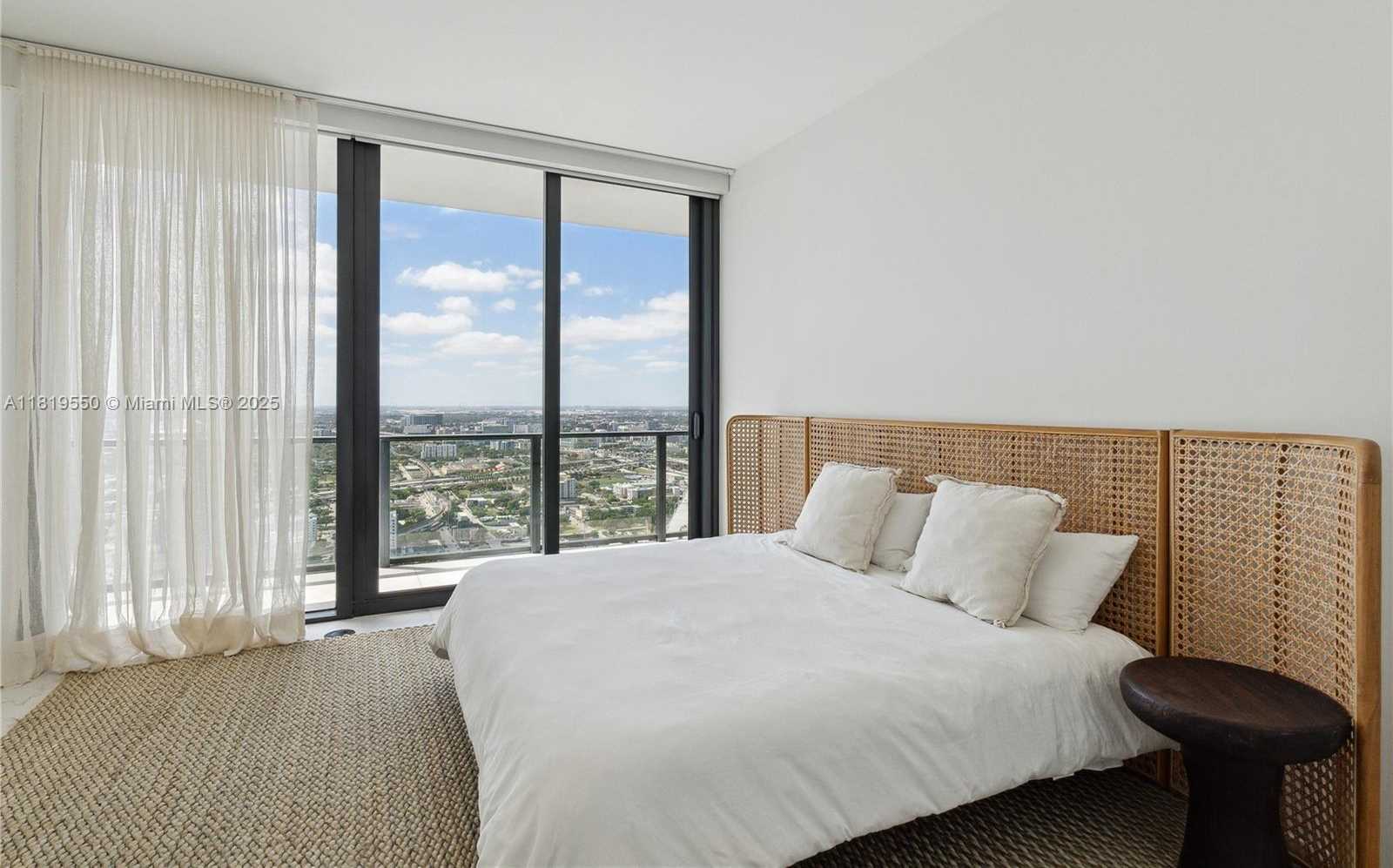 Small Image of 1000 BISCAYNE BLVD #4401, Miami Number 14