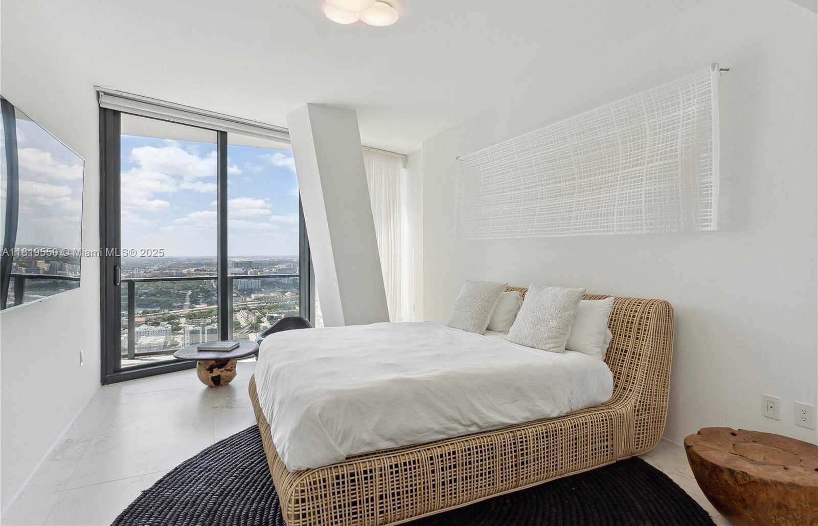 Small Image of 1000 BISCAYNE BLVD #4401, Miami Number 18