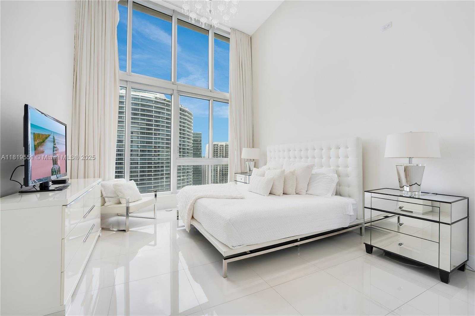 Small Image of 485 BRICKELL AVE #4004, Miami Number 17