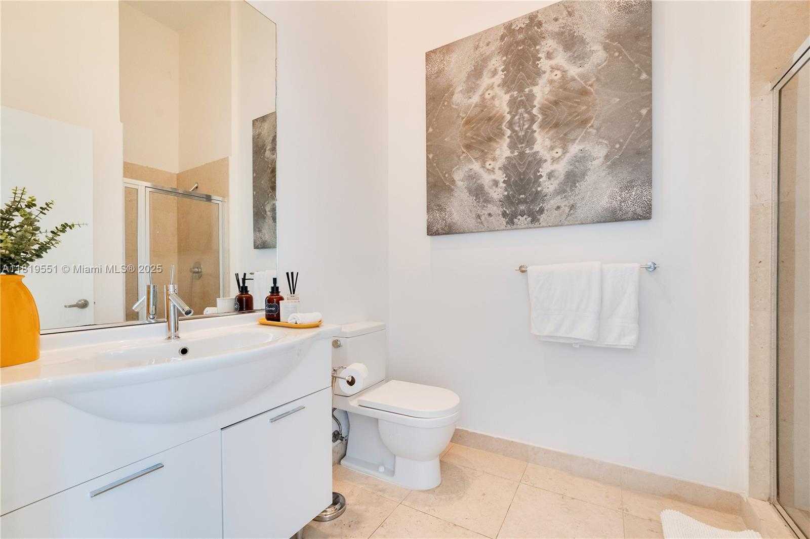 Small Image of 485 BRICKELL AVE #4004, Miami Number 18