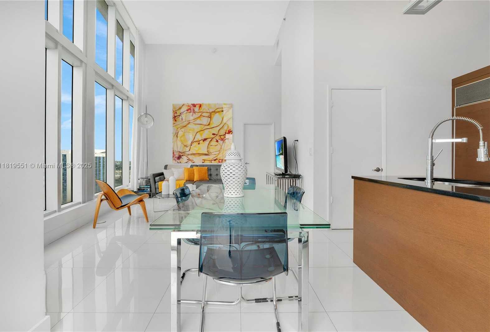 Small Image of 485 BRICKELL AVE #4004, Miami Number 3
