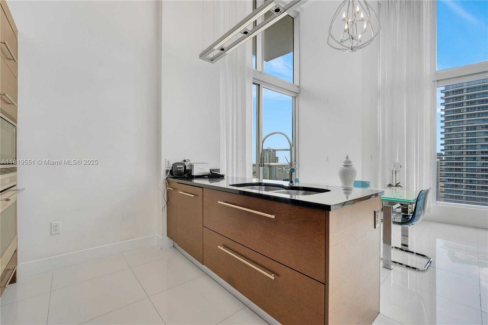Small Image of 485 BRICKELL AVE #4004, Miami Number 5