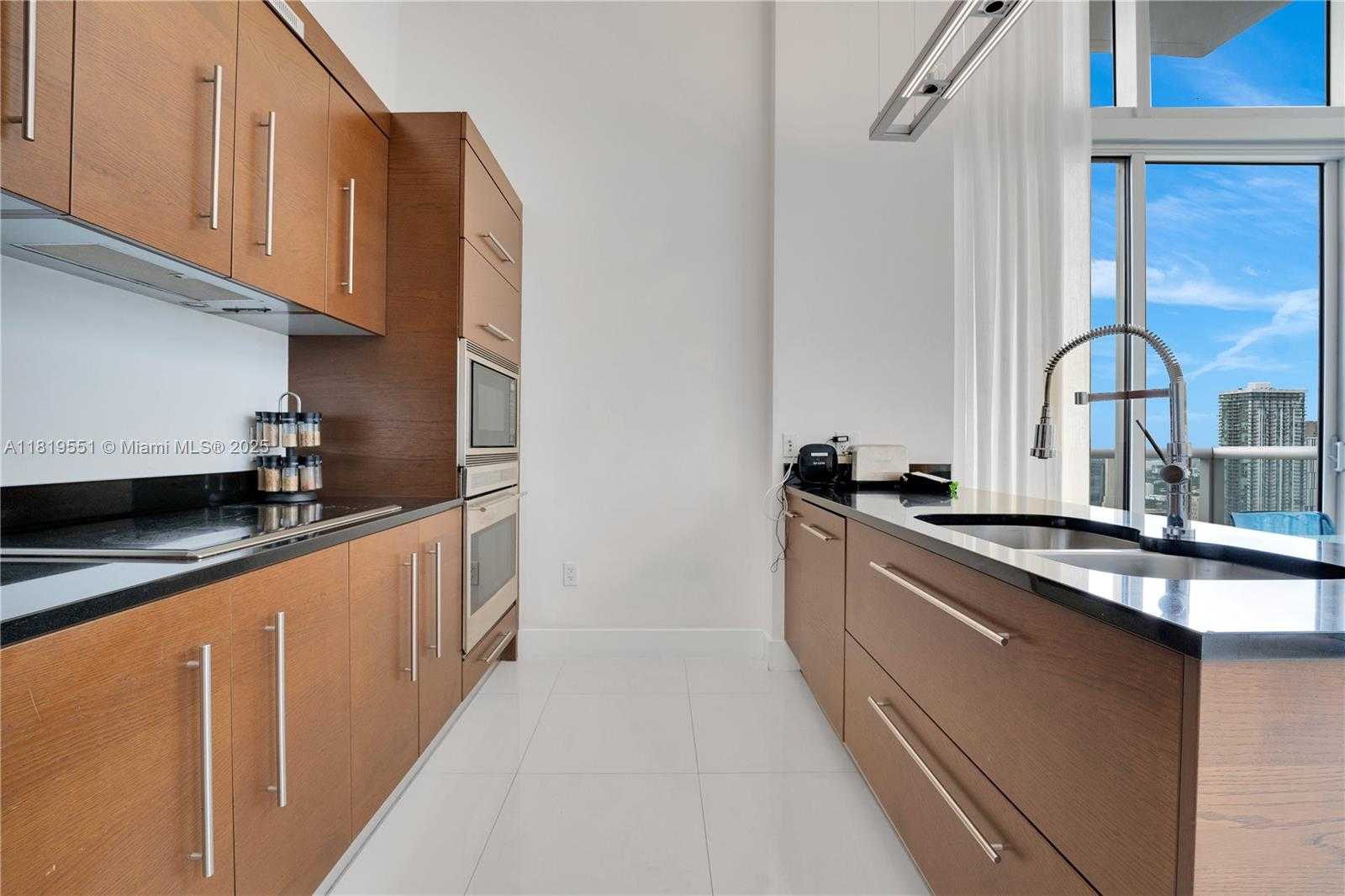 Small Image of 485 BRICKELL AVE #4004, Miami Number 6