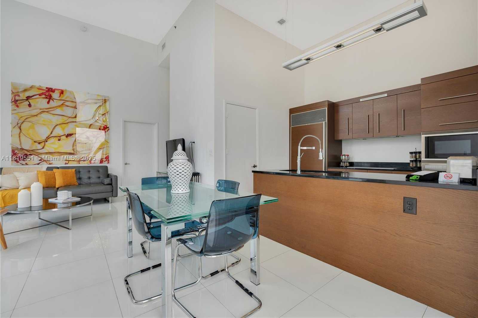 Small Image of 485 BRICKELL AVE #4004, Miami Number 7