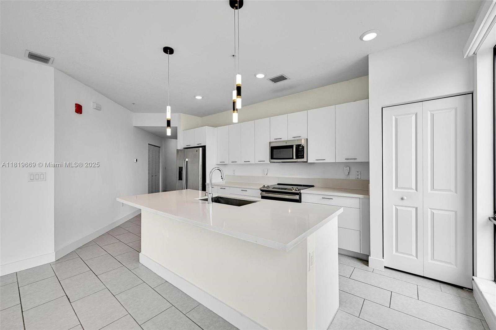 Small Image of 8167 NORTH WEST 41ST ST #E-406, Doral Number 4