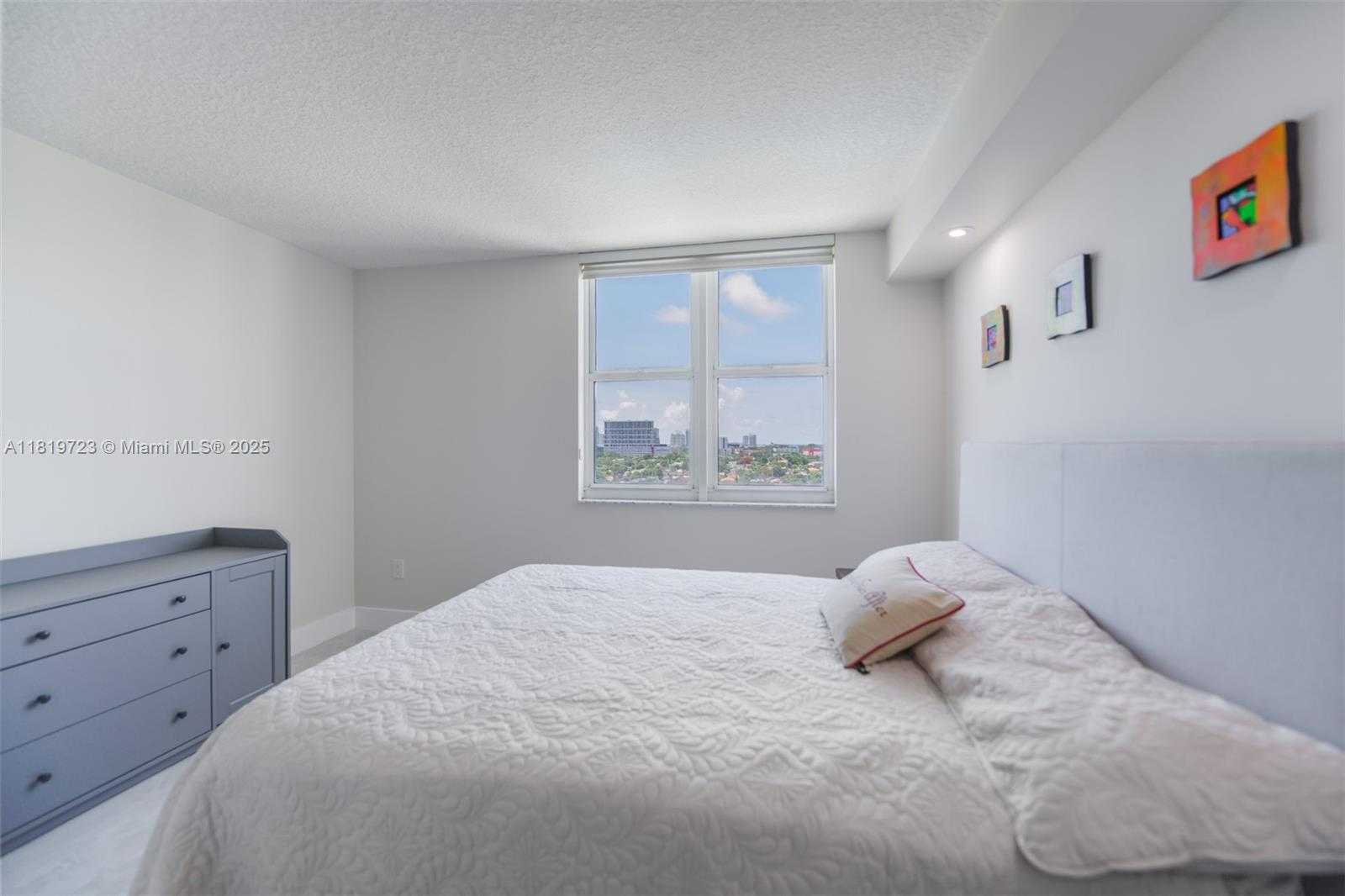 Small Image of 3000 CORAL WAY #1208, Miami Number 19