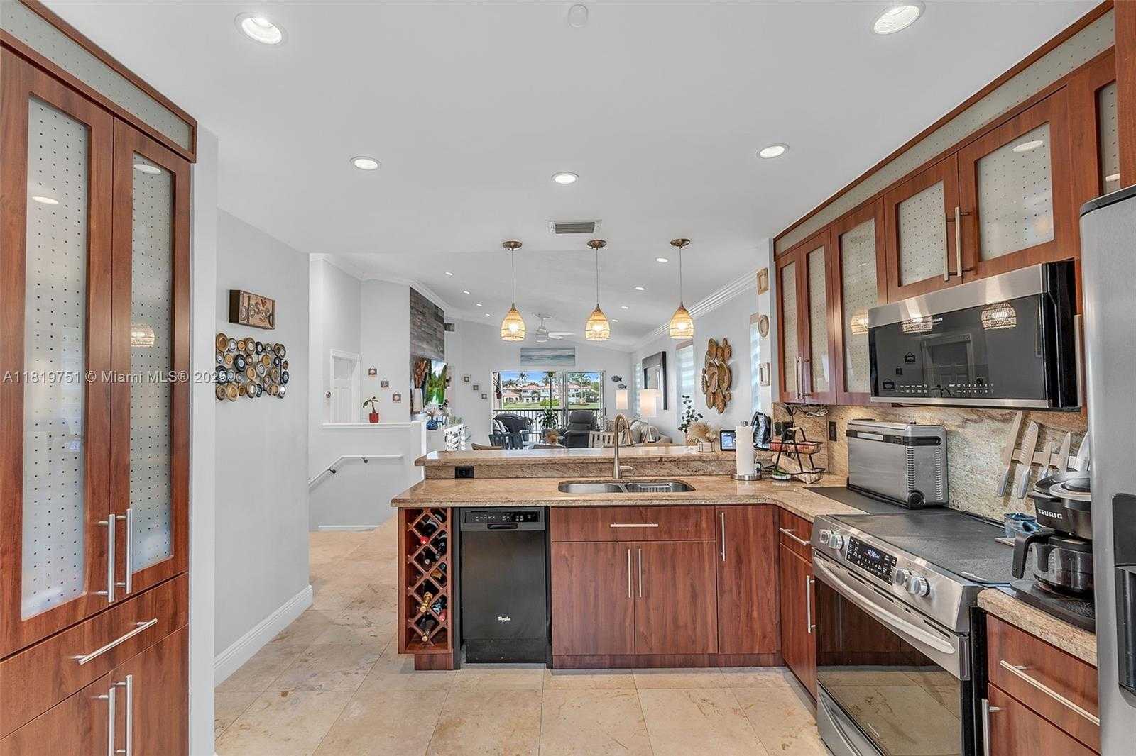 Small Image of 14621 BALGOWAN RD #206-3, Miami Lakes Number 17