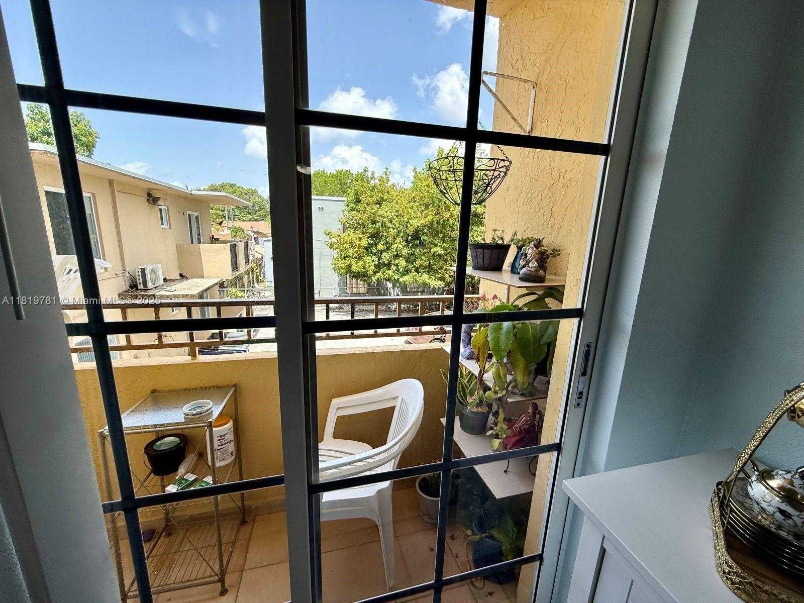 Small Image of Miami Number 10